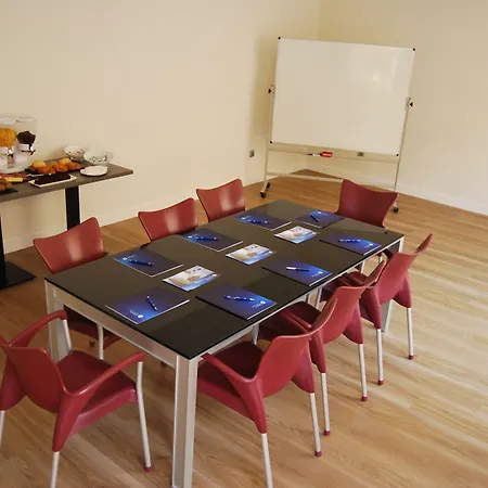 מלון Estudiotel